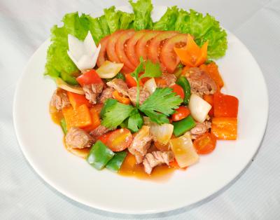 Cách chế biến bò lúc lắc chuẩn vị nhà hàng