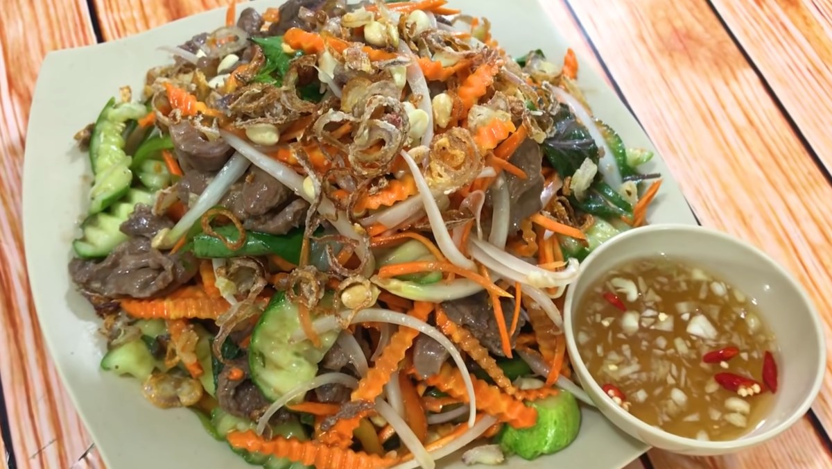 Cách làm nộm bắp bò thập cẩm thơm ngon, ai ăn cũng mê