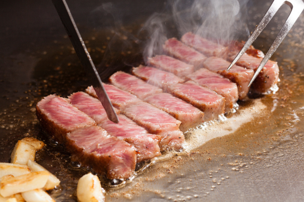 Bò Wagyu A5 - Đẳng Cấp Từ Chất Lượng - Tinh Hoa Ẩm Thực Nhật Bản, Nhà hàng  Ussina Aging Beef & Bar