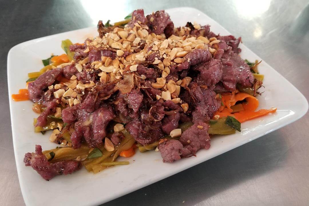 Thưởng thức 57 món chỉ từ thịt trâu tại Nhà hàng Trâu Ngon Quán